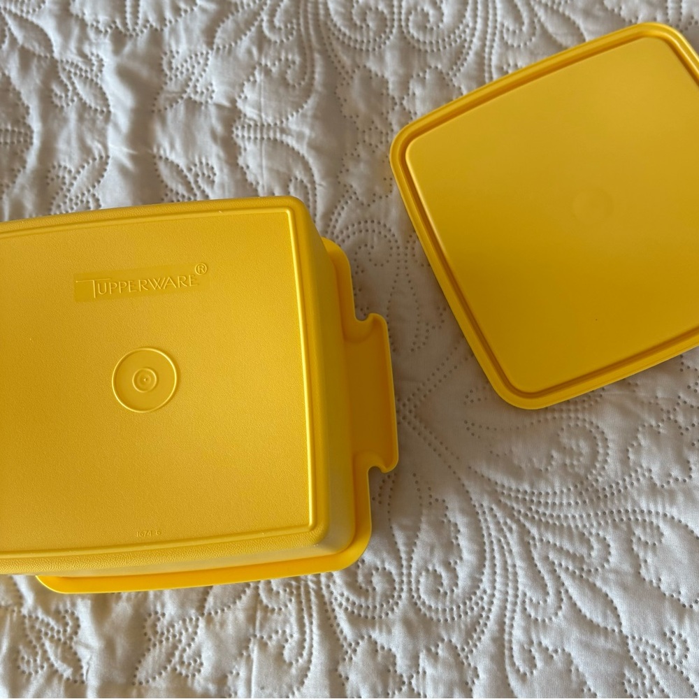 Vintage Tupperware Yellow Container - Picture 3 of 9